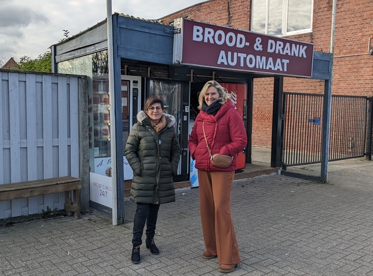 Bestuurslid Andrea Arcila en gemeenteraadslid Linda Bosch, beiden afkomstig van Den Hout, vragen om extra waakzaam te zijn in de buurt. Bestuurslid Andrea Arcila en gemeenteraadslid Linda Bosch, beiden afkomstig van Den Hout, vragen om